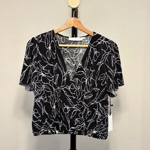 Astr Black and White Floral V-Neck Blouse | Size M